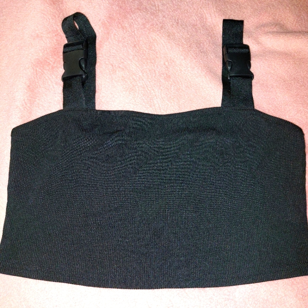 PUNK/ALTERNATIVE CROP TOP